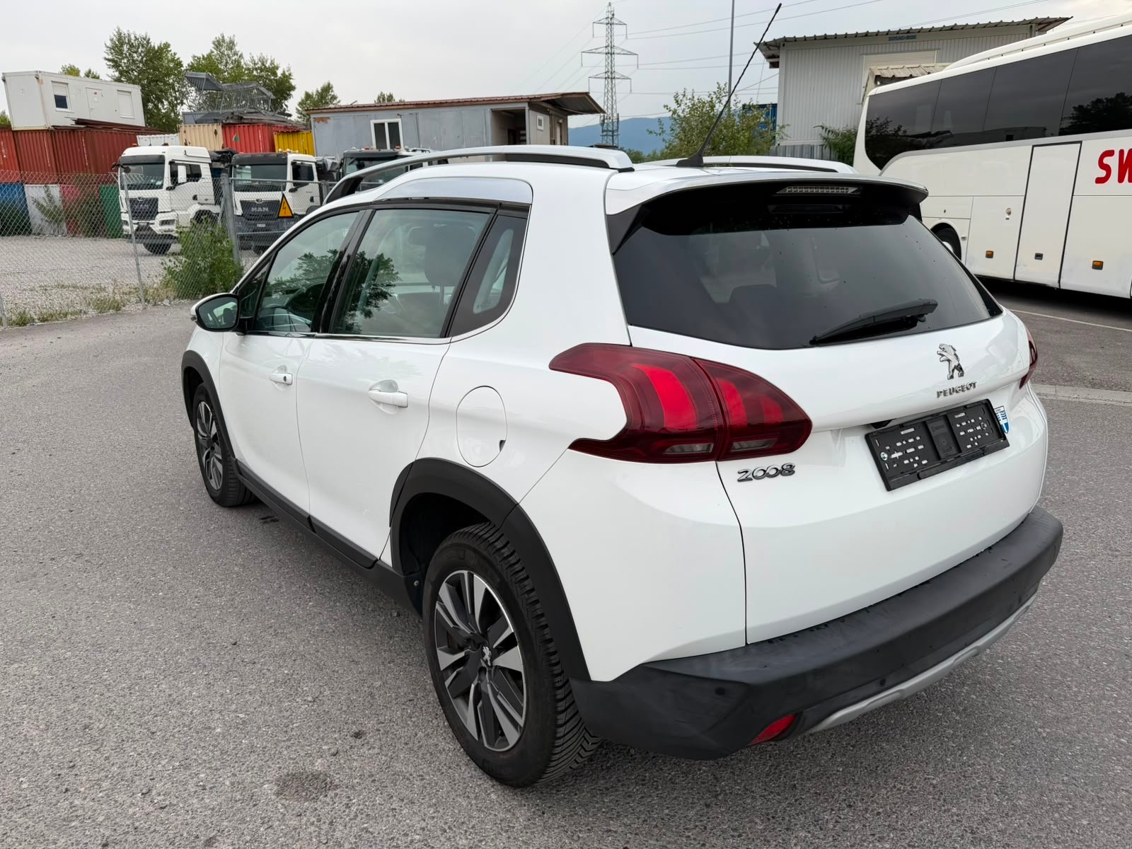PEUGEOT 2008 1.2 PureTech Allure EAT6-image-3