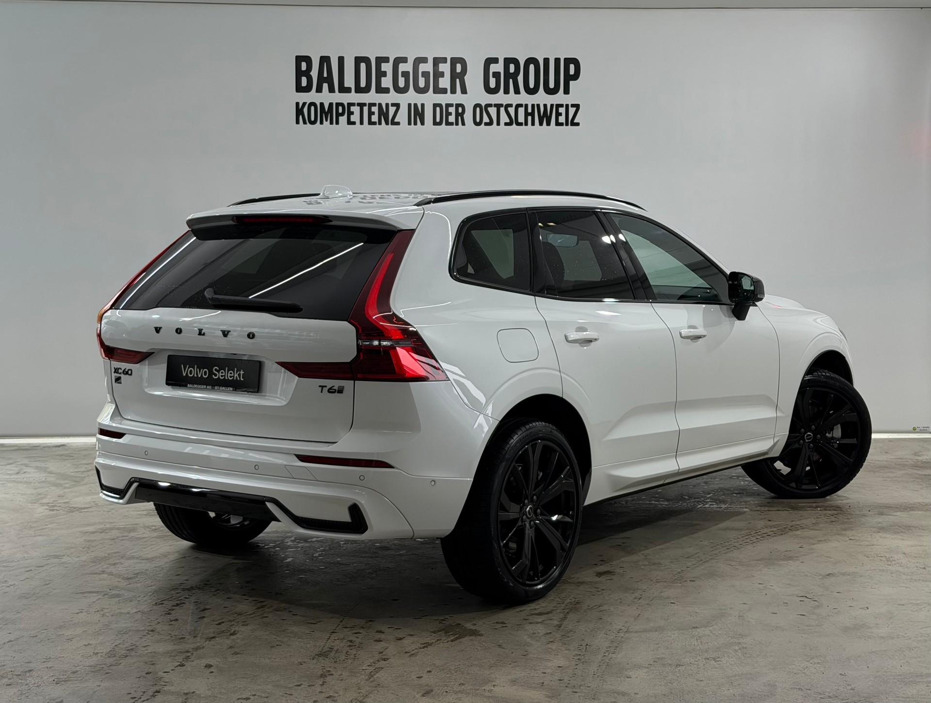 VOLVO XC60 2.0 T6 TE Black Edition e-showroom-element-2