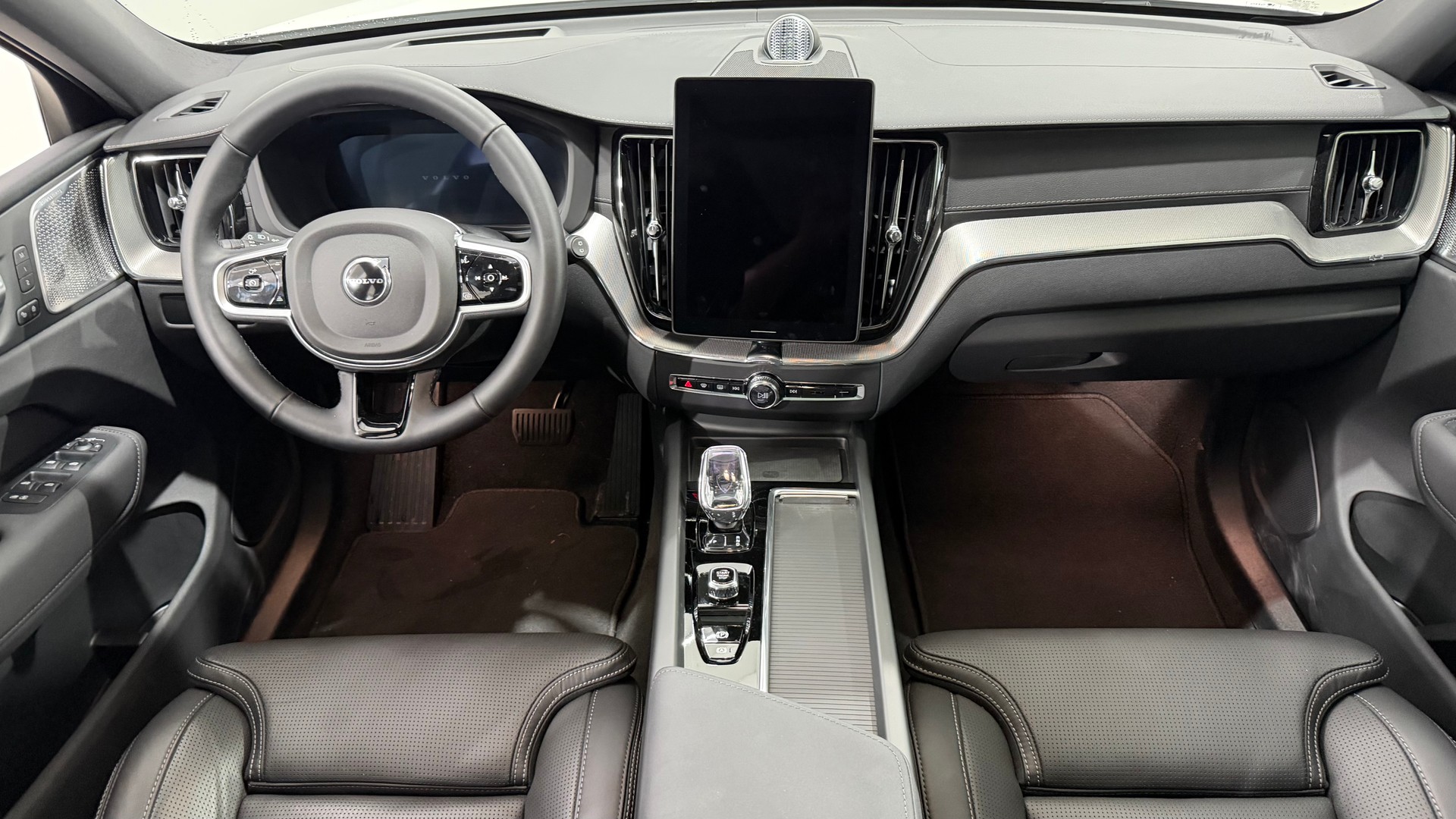 VOLVO XC60 2.0 T6 TE Black Edition e-image-4