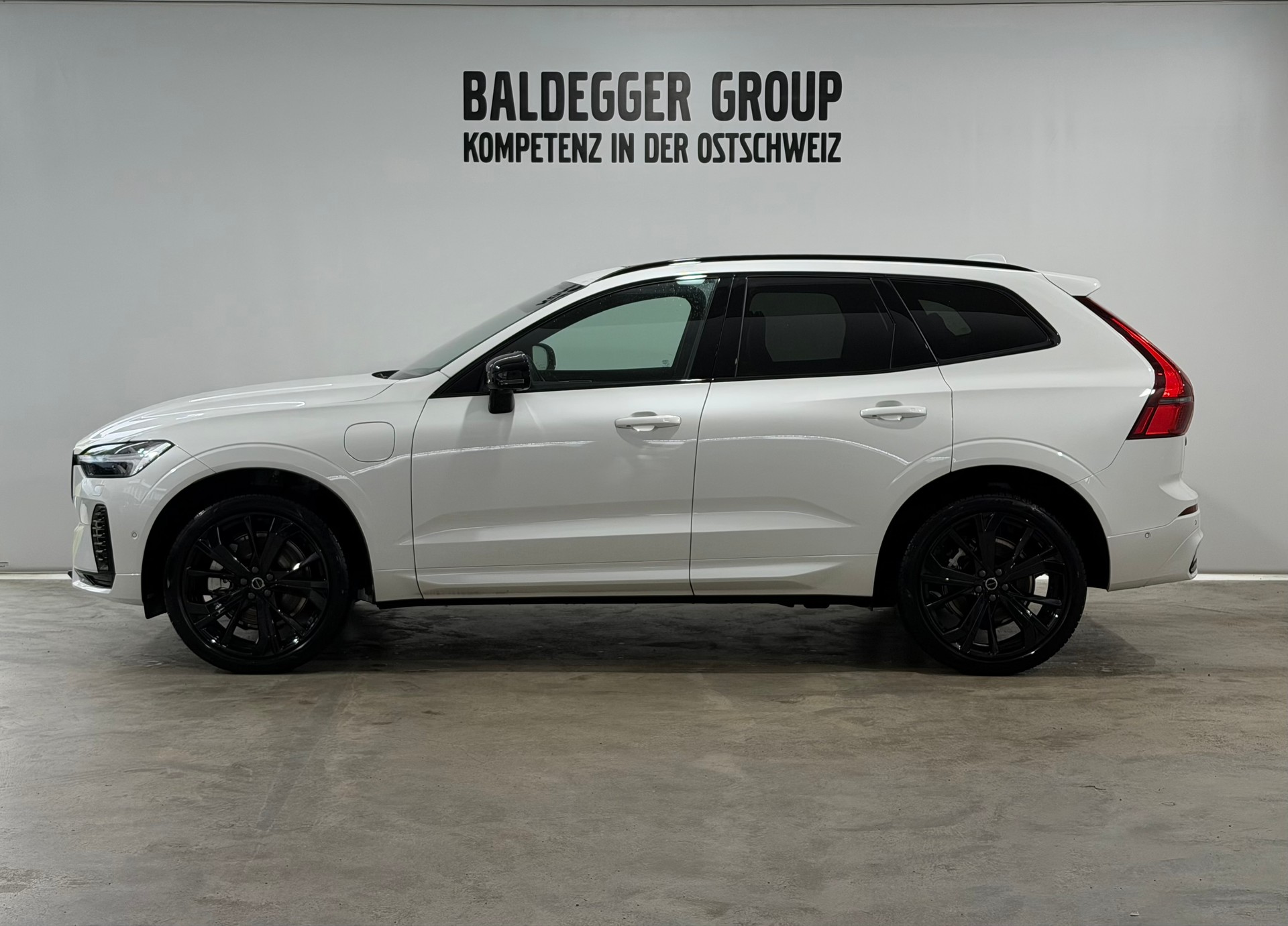 VOLVO XC60 2.0 T6 TE Black Edition e-showroom-element-1