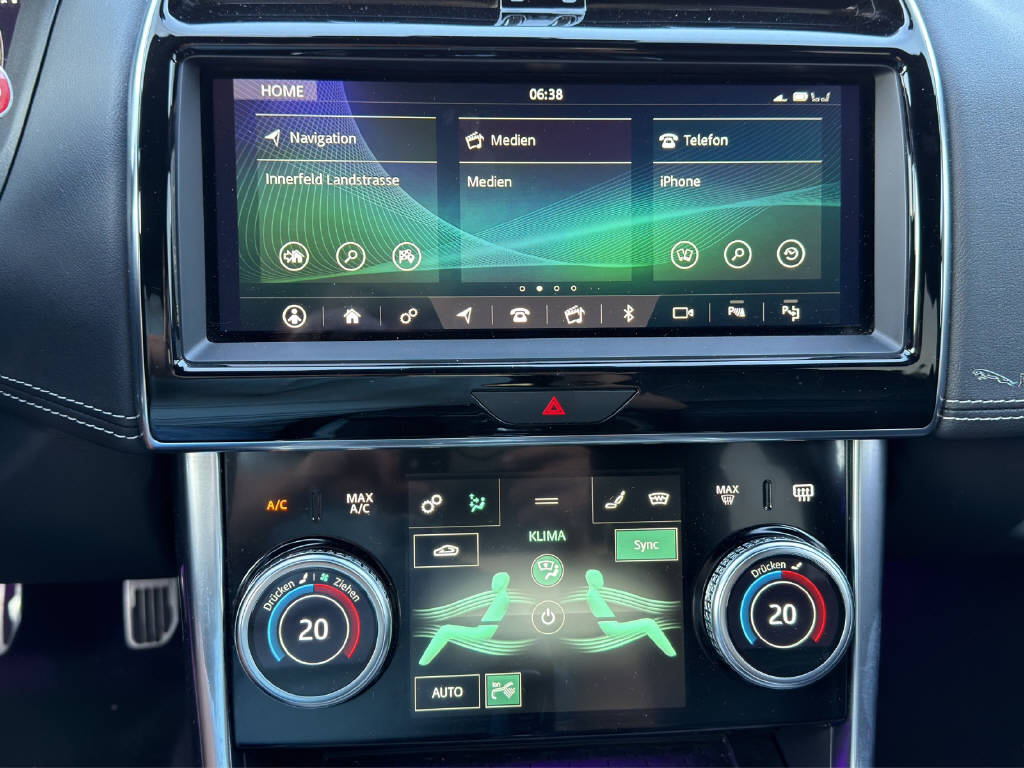 JAGUAR XE 2.0 D 180 R-Dynamic S AWD-image-13