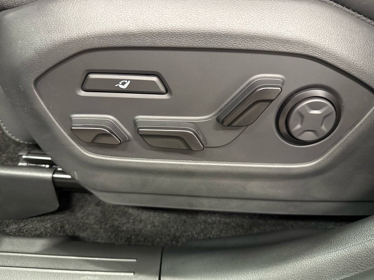 HYUNDAI Santa Fe 1.6 T-GDi PHEV Calligraphy 4WD Automatic-image-13