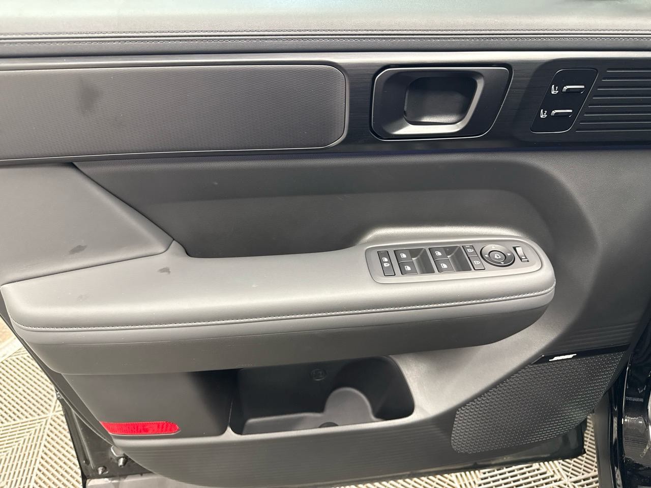 HYUNDAI Santa Fe 1.6 T-GDi PHEV Calligraphy 4WD Automatic-showroom-element-3