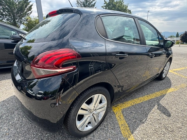 PEUGEOT 208 1.2 PureTech Style-image-2