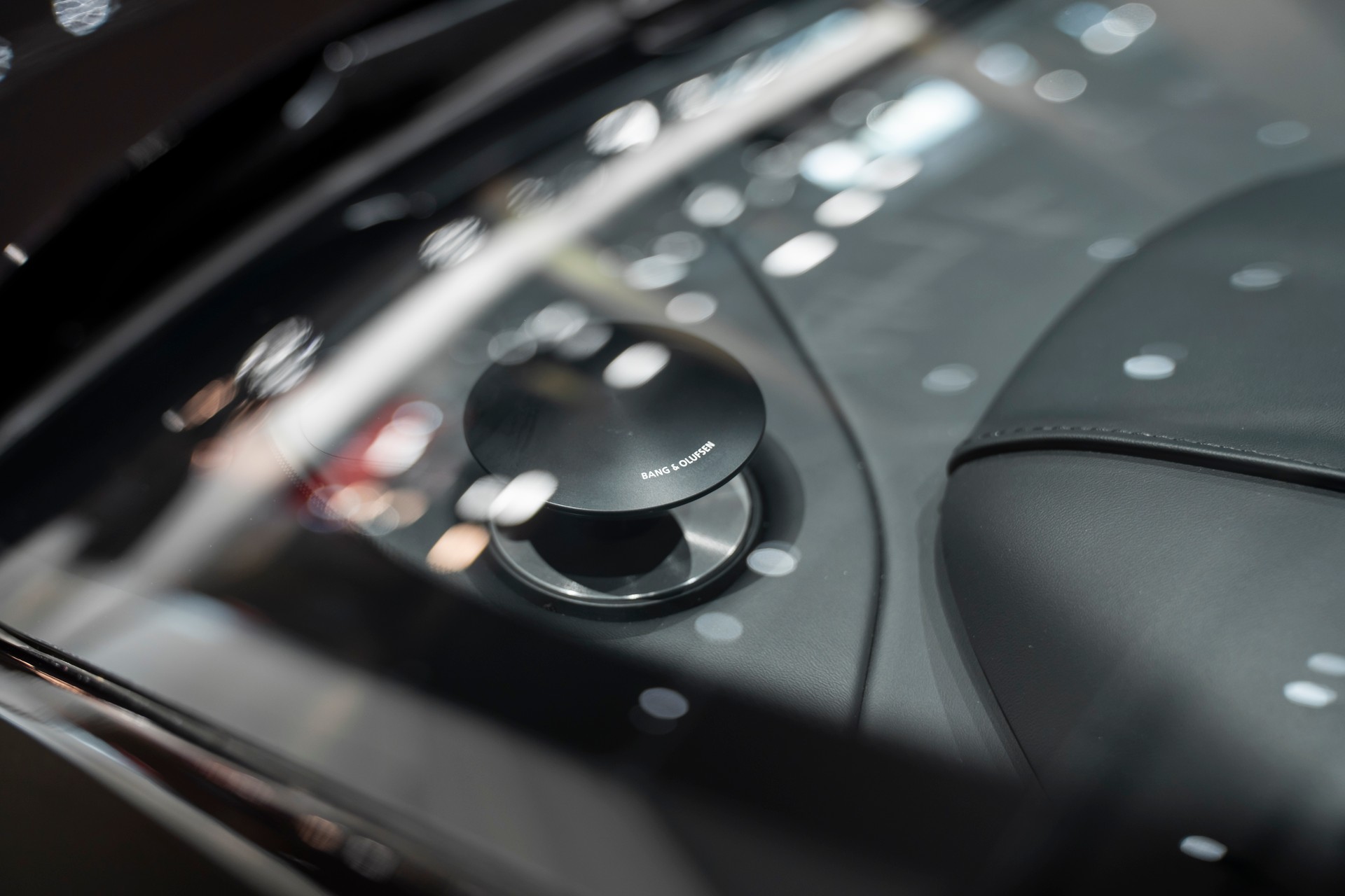 ASTON MARTIN DBS Coupé Superleggera-image-11
