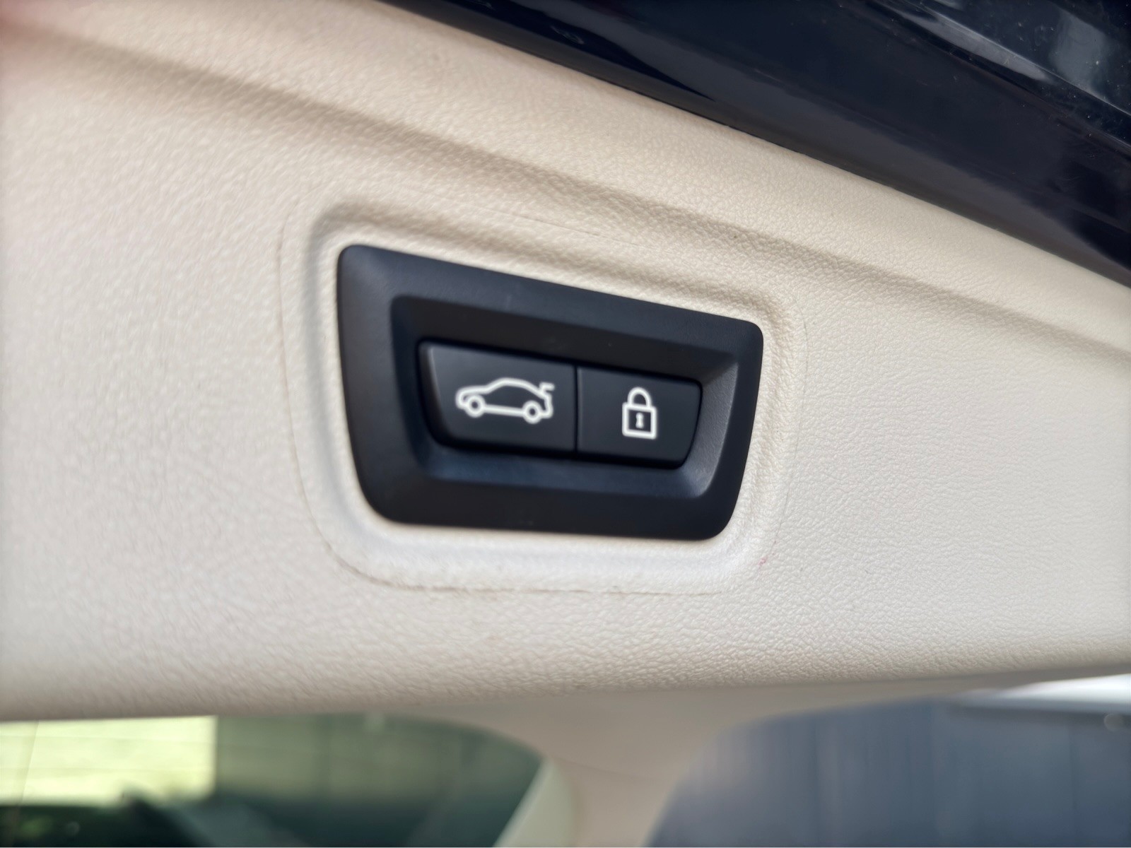 BMW 320d xDrive 48V Touring Steptronic-image-29