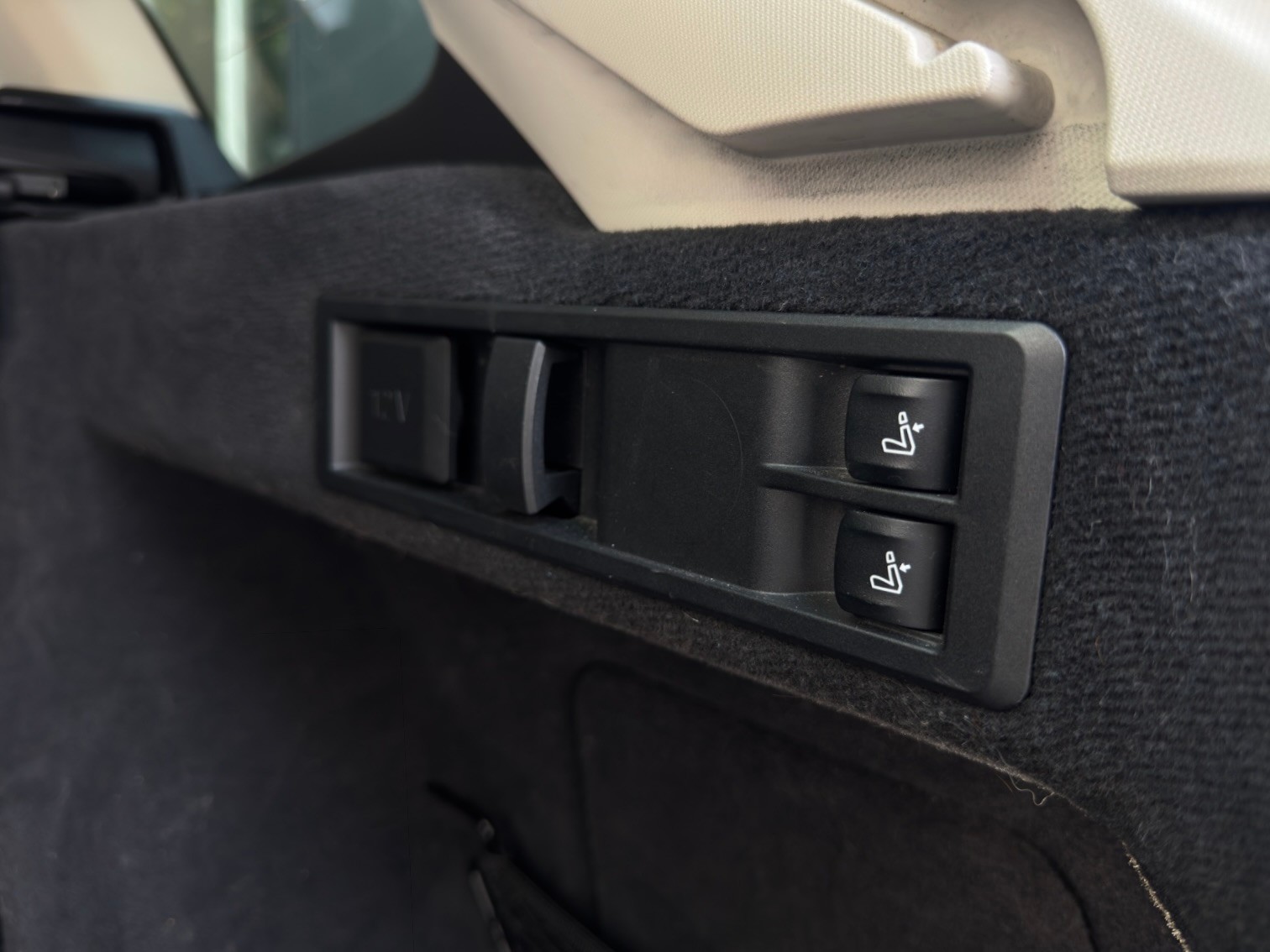 BMW 320d xDrive 48V Touring Steptronic-image-28