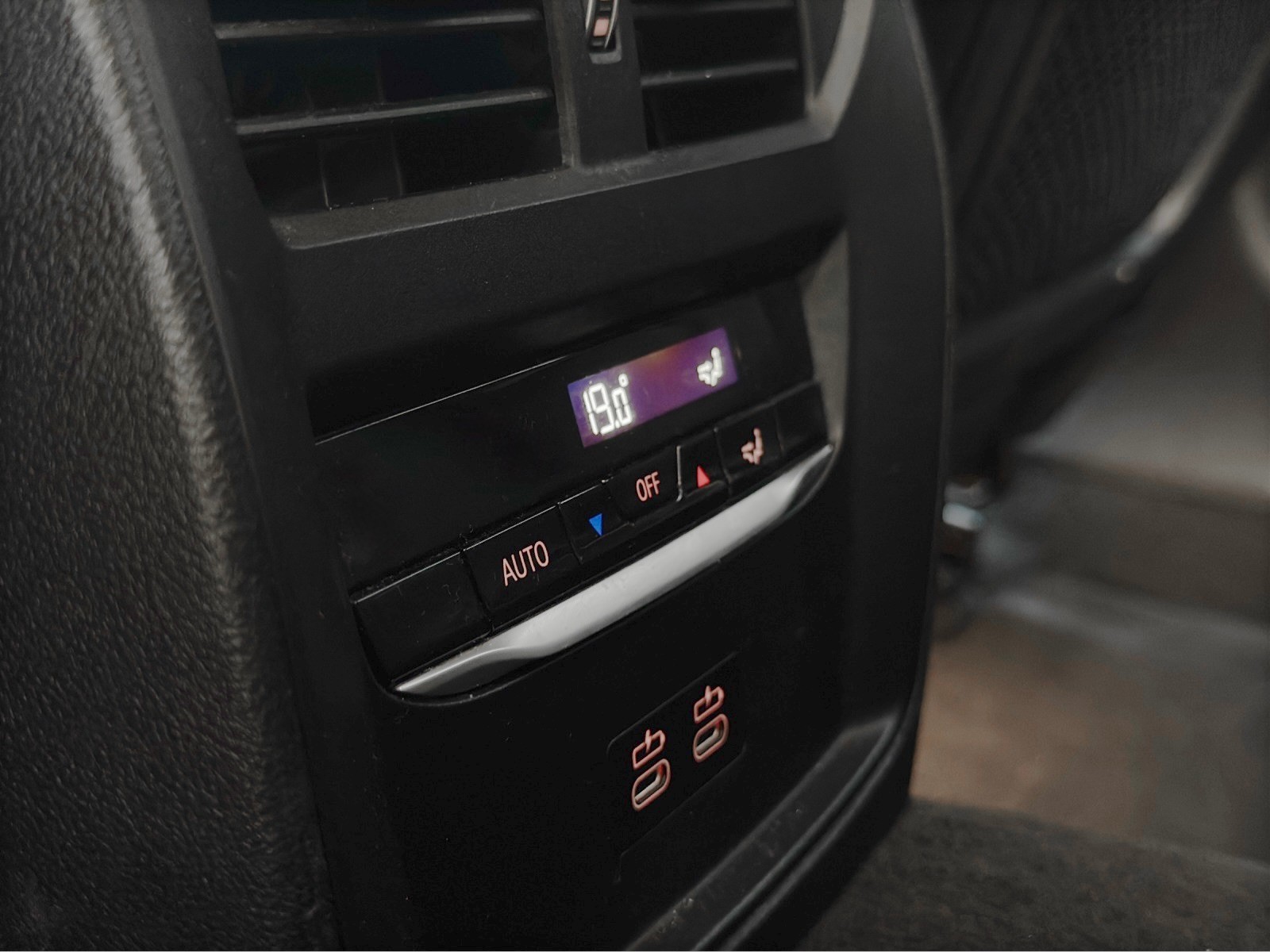 BMW 320d xDrive 48V Touring Steptronic-image-27