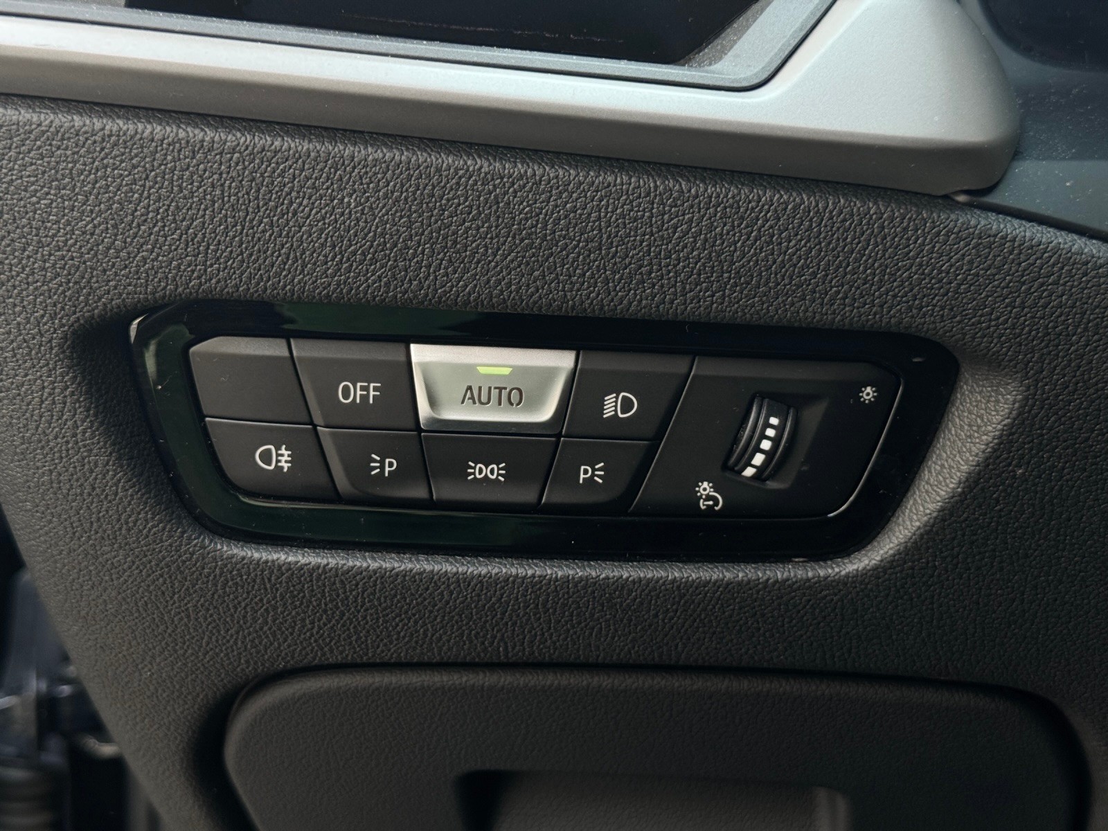 BMW 320d xDrive 48V Touring Steptronic-image-23
