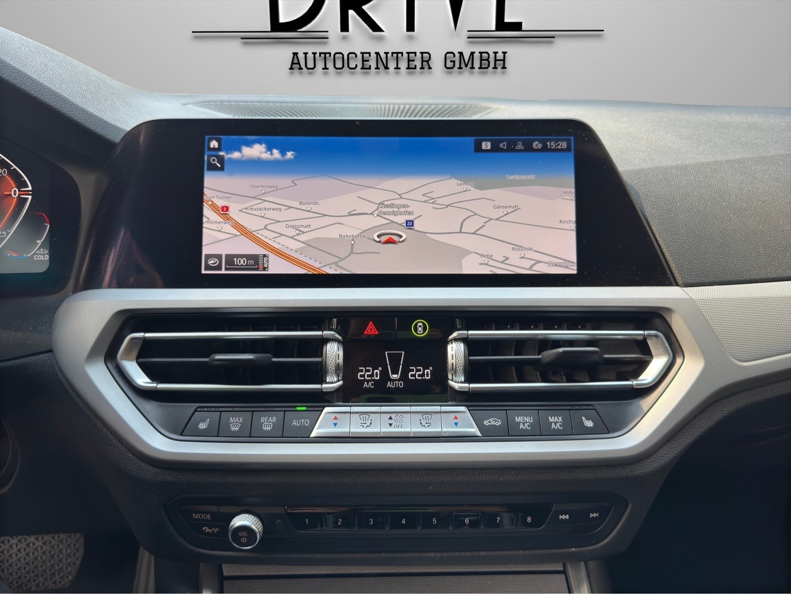 BMW 320d xDrive 48V Touring Steptronic-image-12
