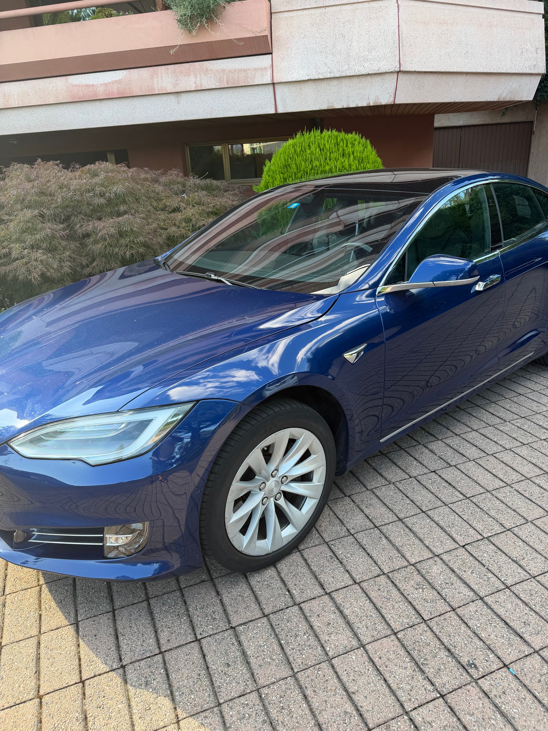 TESLA Model S Long Range-image-2