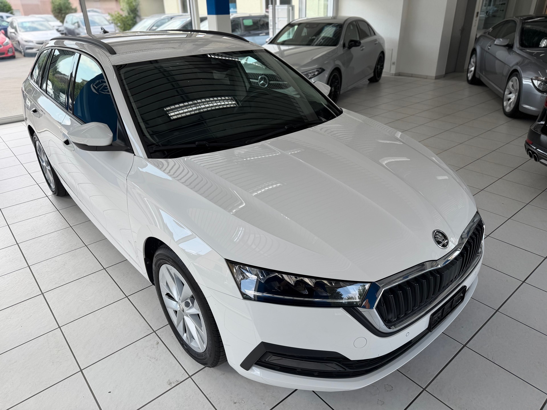 SKODA Octavia Combi 2.0 TSI Ambition DSG 4x4-showroom-element-2