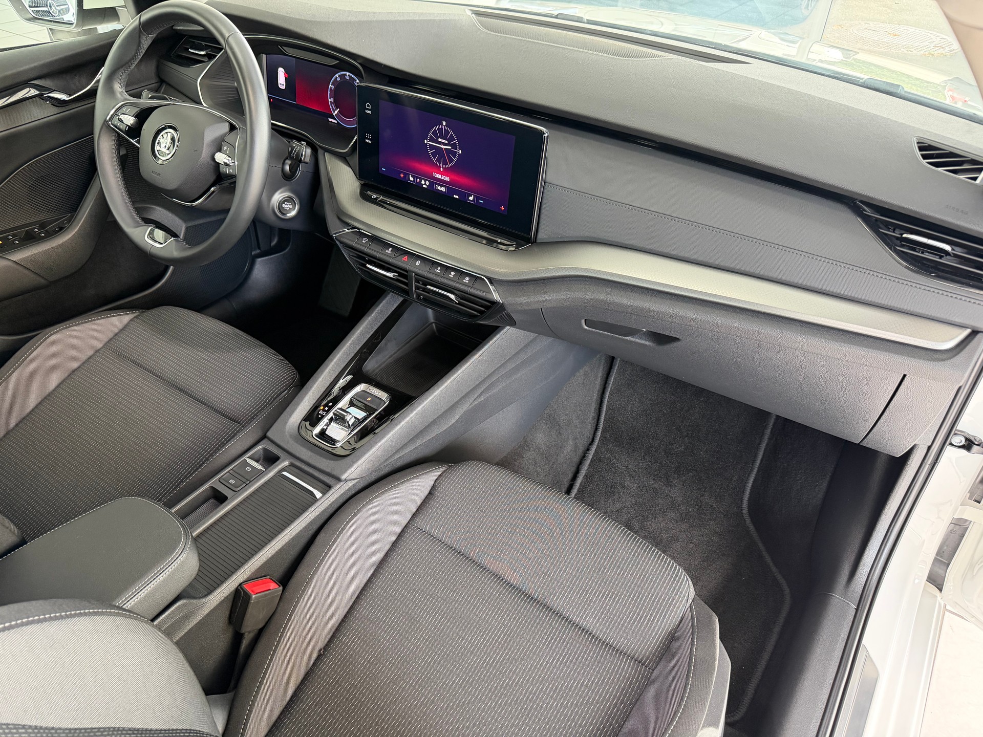 SKODA Octavia Combi 2.0 TSI Ambition DSG 4x4-image-14