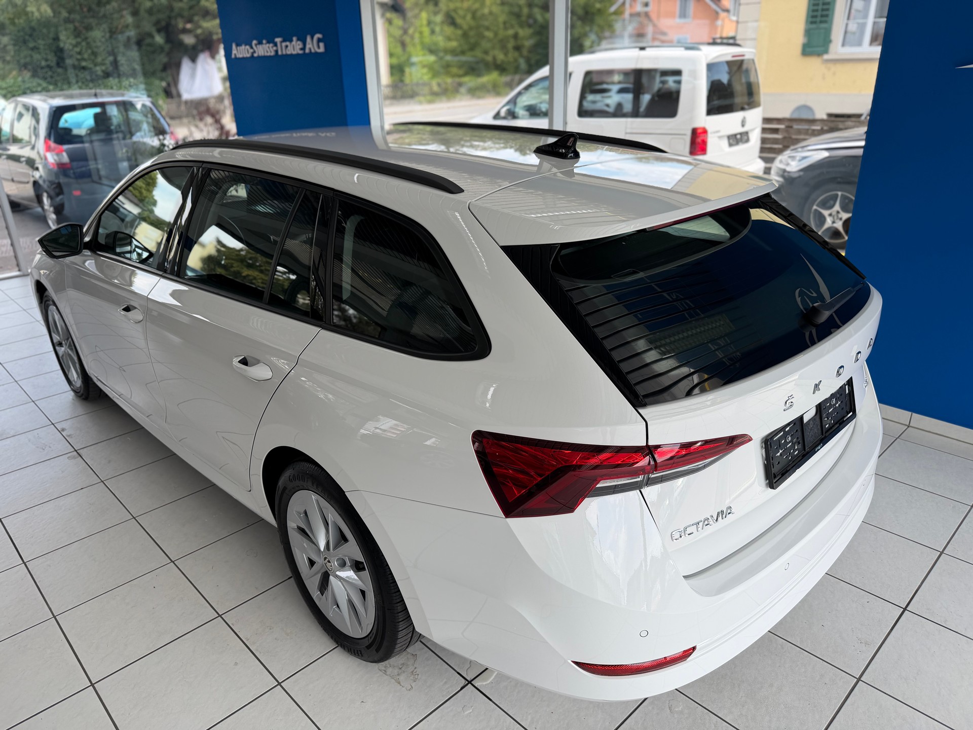SKODA Octavia Combi 2.0 TSI Ambition DSG 4x4-image-5
