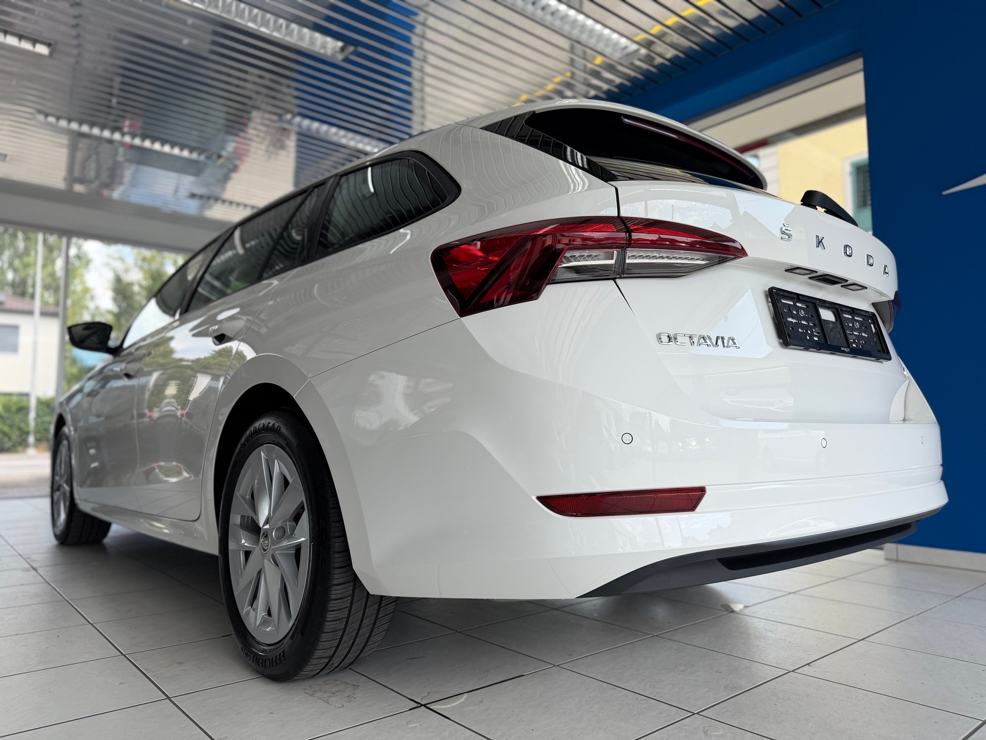 SKODA Octavia Combi 2.0 TSI Ambition DSG 4x4-image-4