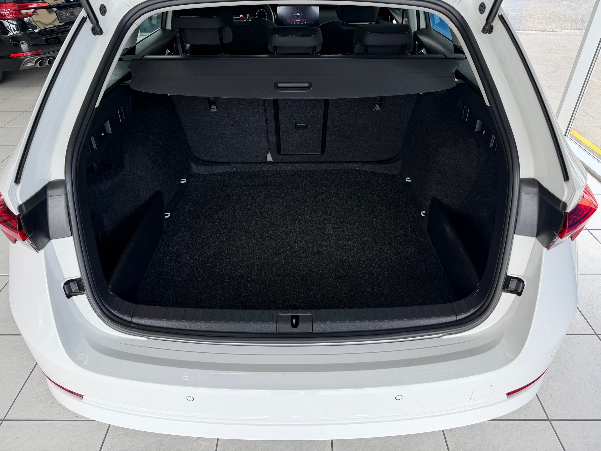 SKODA Octavia Combi 2.0 TSI Ambition DSG 4x4-image-9