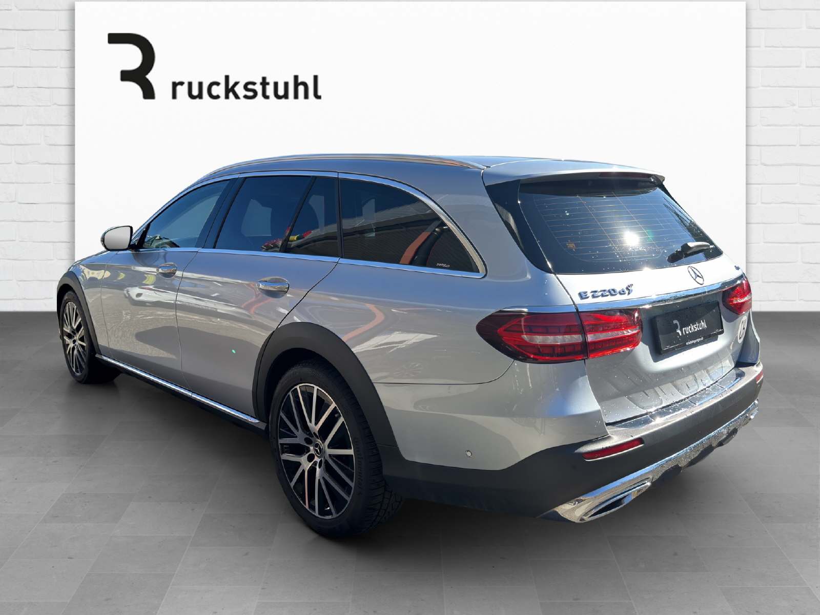 MERCEDES-BENZ E 220 d All-Terrain Avantgarde 4matic Kombi-showroom-element-3