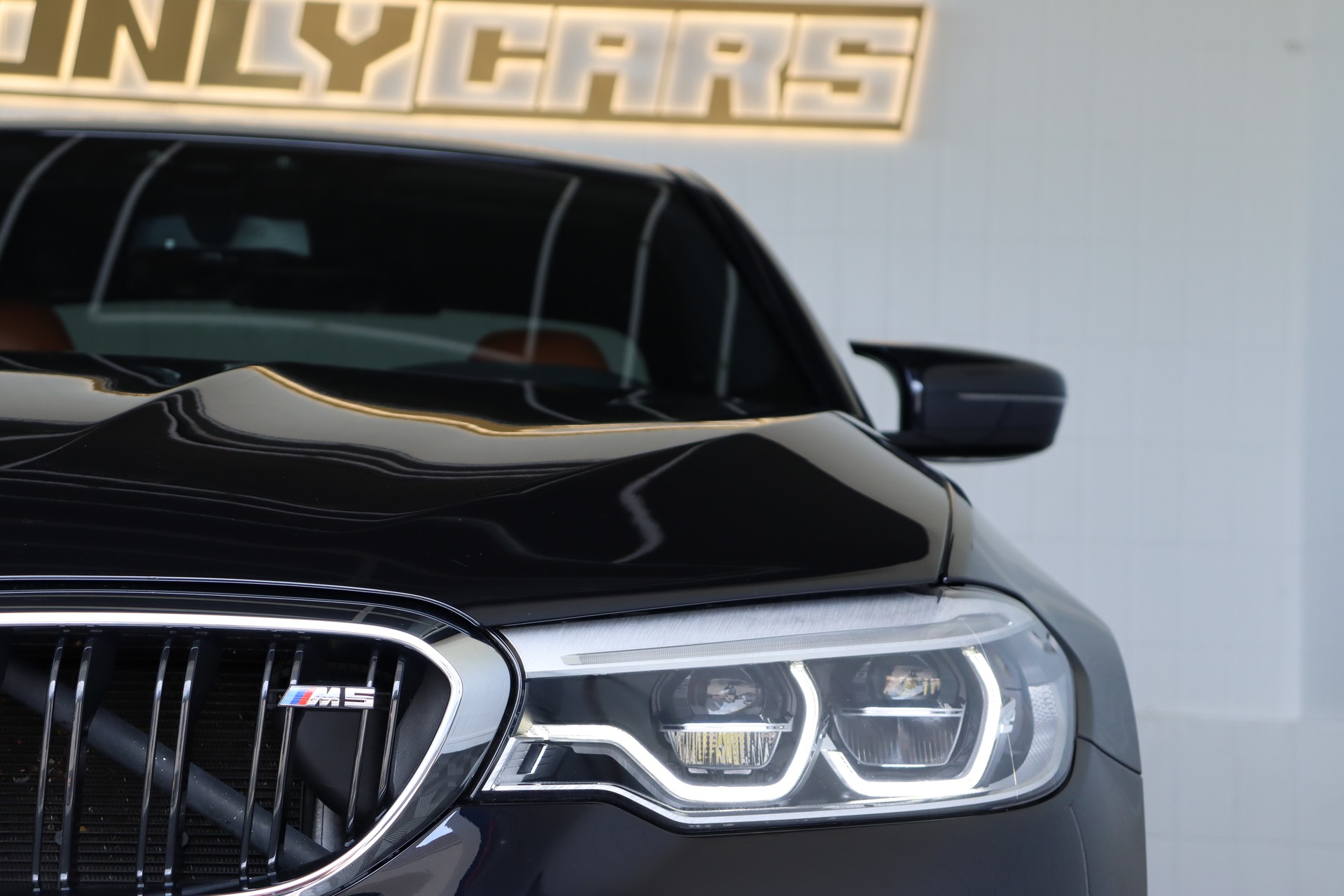 BMW M5 XDRIVE DRIVELOGIC * GRAIL AUSPUFF * AST-FEDERN * CUSTOM-FELGEN * CH-FAHRZEUG *-showroom-element-2