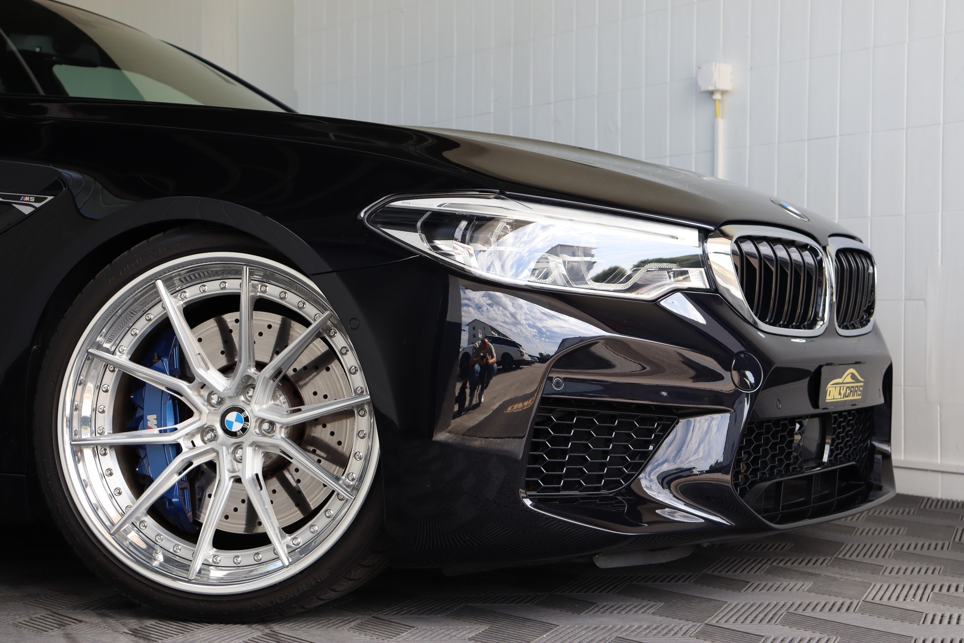 BMW M5 XDRIVE DRIVELOGIC * GRAIL AUSPUFF * AST-FEDERN * CUSTOM-FELGEN * CH-FAHRZEUG *-showroom-element-3