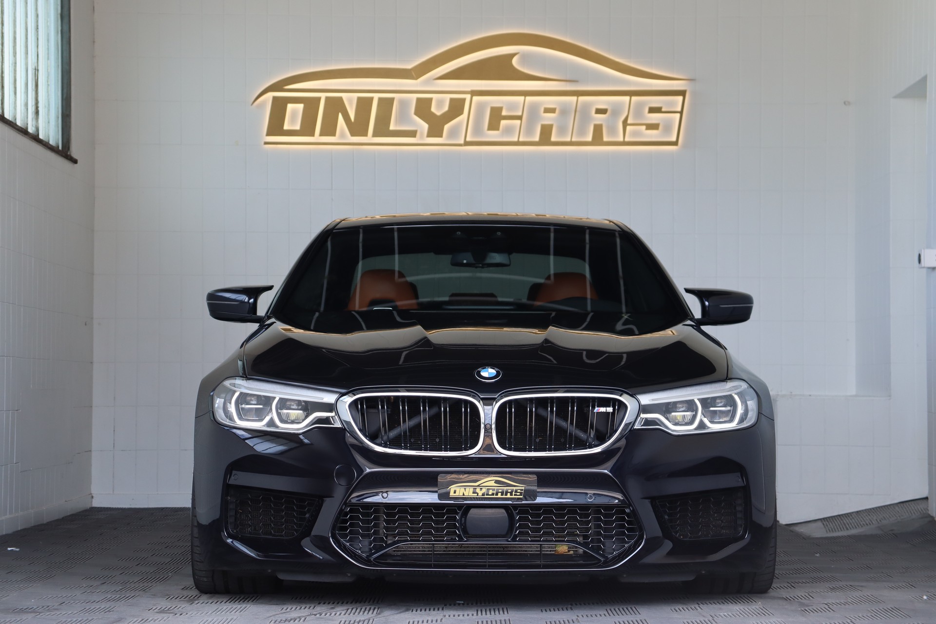 BMW M5 XDRIVE DRIVELOGIC * GRAIL AUSPUFF * AST-FEDERN * CUSTOM-FELGEN * CH-FAHRZEUG *-showroom-element-1