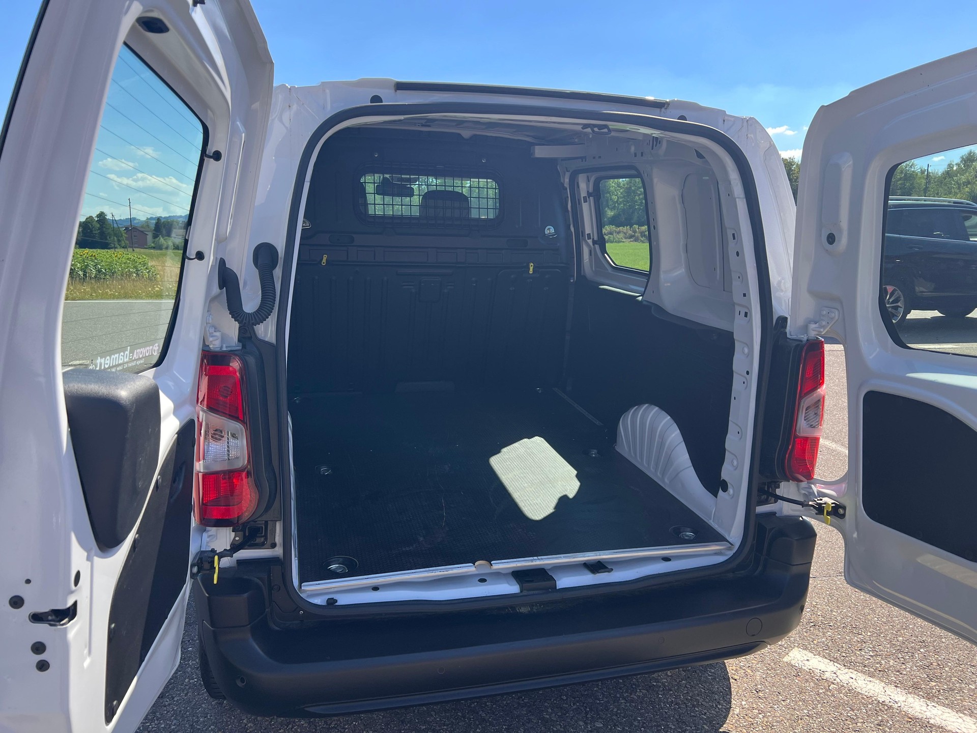 TOYOTA PROACE CITY Van L1 1.5 D Active-image-6