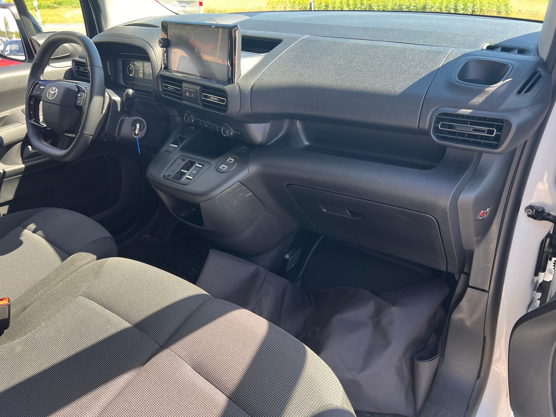 TOYOTA PROACE CITY Van L1 1.5 D Active-image-12