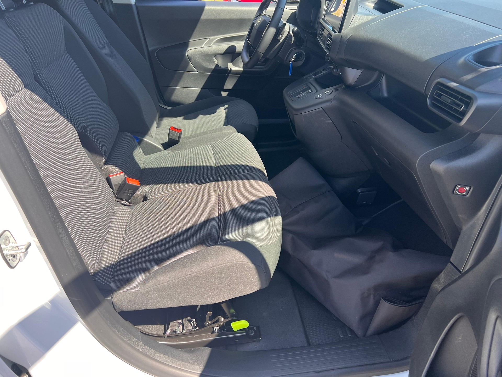 TOYOTA PROACE CITY Van L1 1.5 D Active-image-11