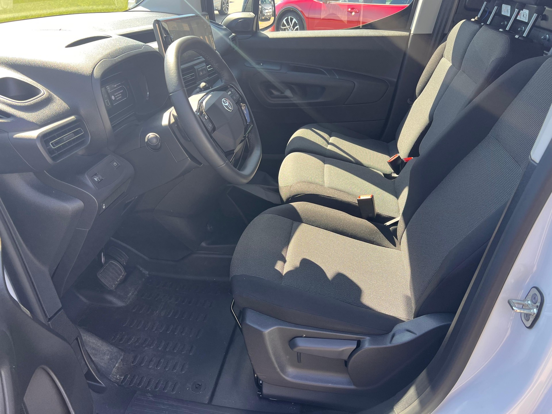 TOYOTA PROACE CITY Van L1 1.5 D Active-image-9