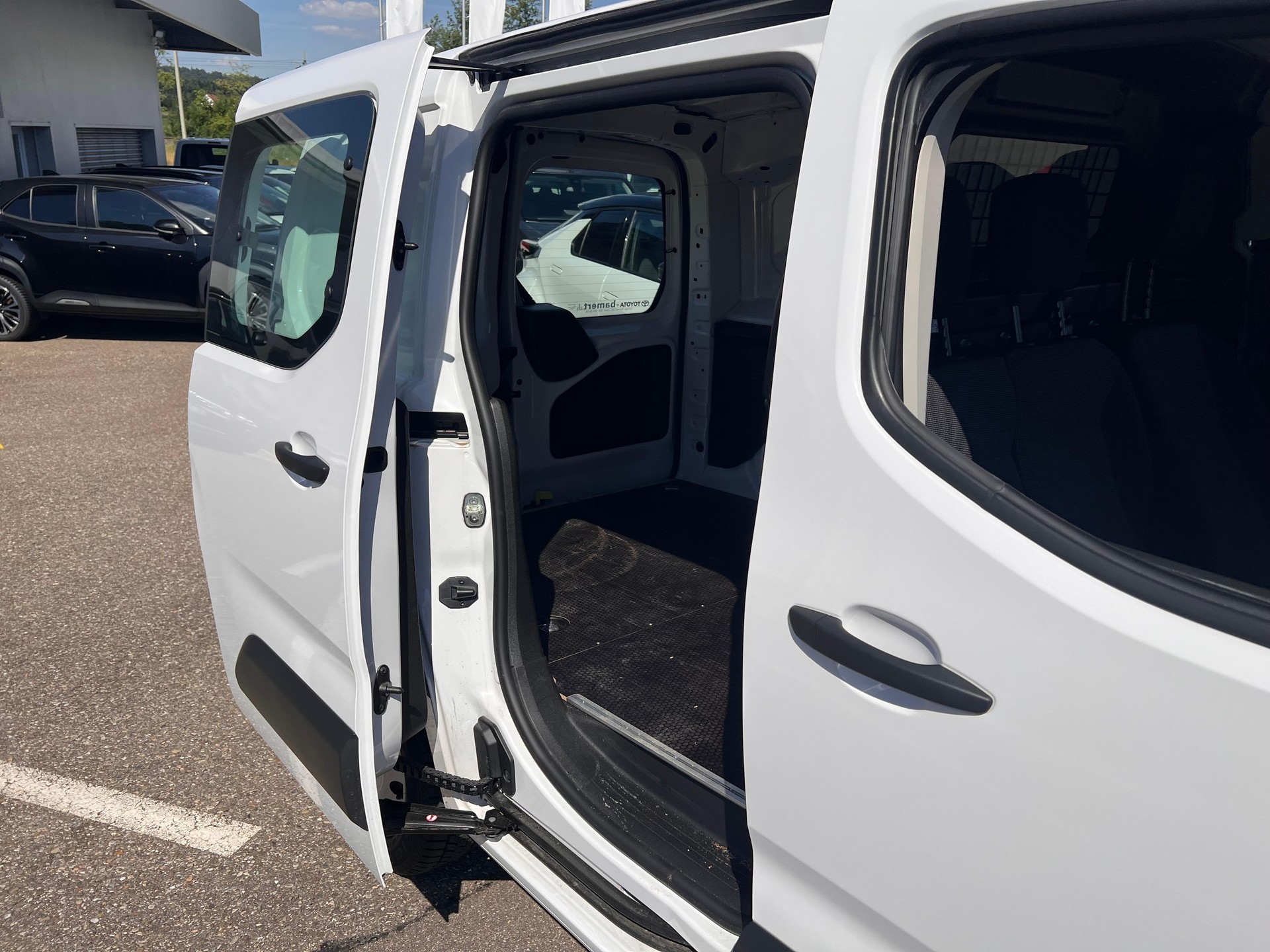 TOYOTA PROACE CITY Van L1 1.5 D Active-image-7