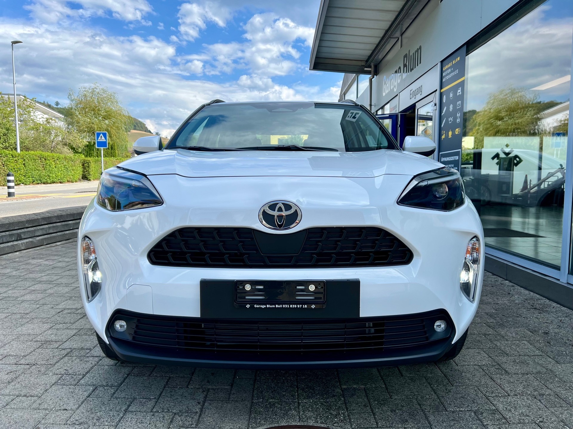 TOYOTA Yaris Cross 1.5 Comfort AWDi e-CVT-showroom-element-2