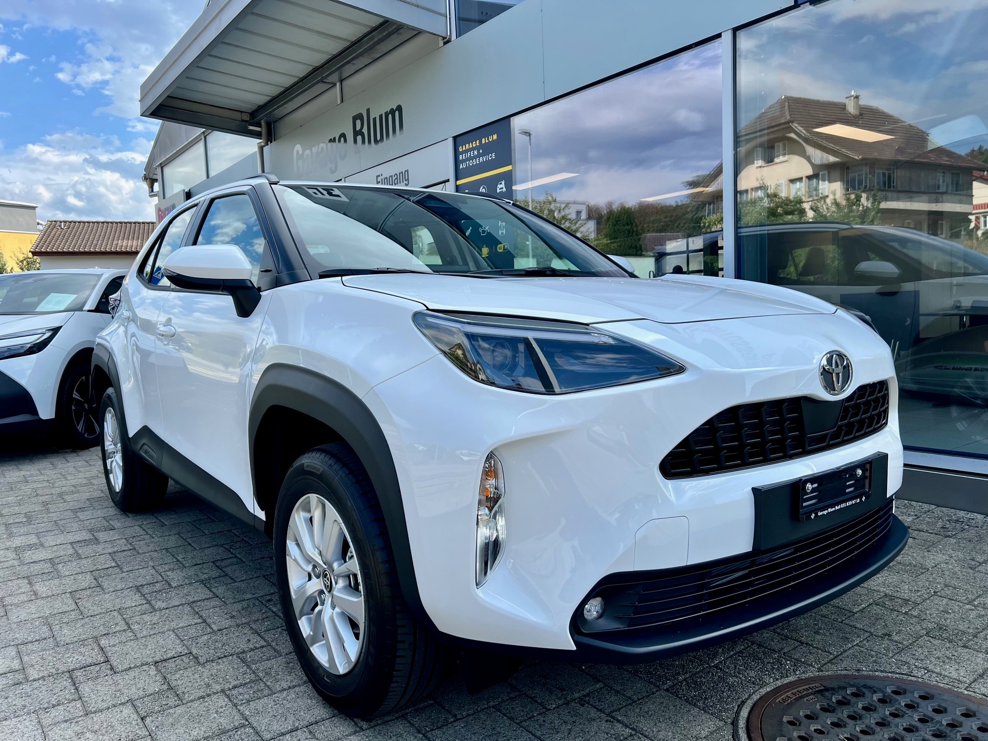 TOYOTA Yaris Cross 1.5 Comfort AWDi e-CVT-showroom-element-1