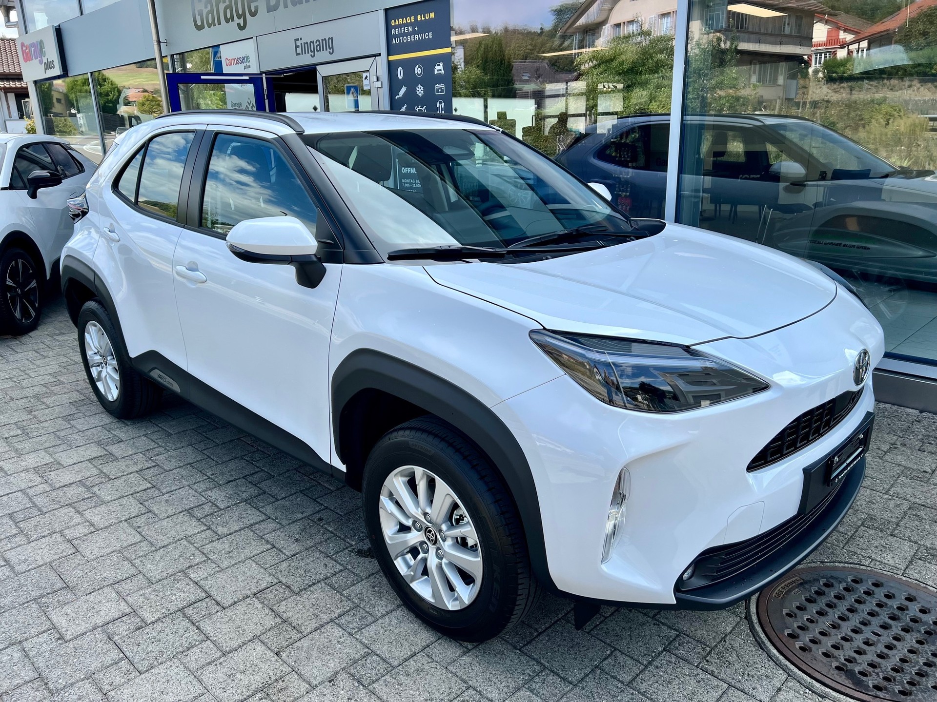 TOYOTA Yaris Cross 1.5 Comfort AWDi e-CVT-showroom-element-3