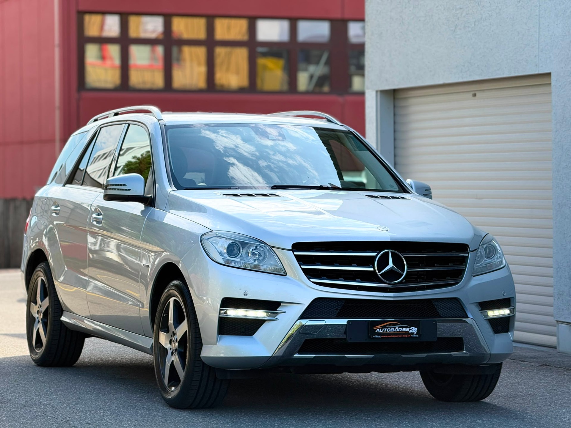 MERCEDES-BENZ ML 250 CDI BlueTec-showroom-element-1