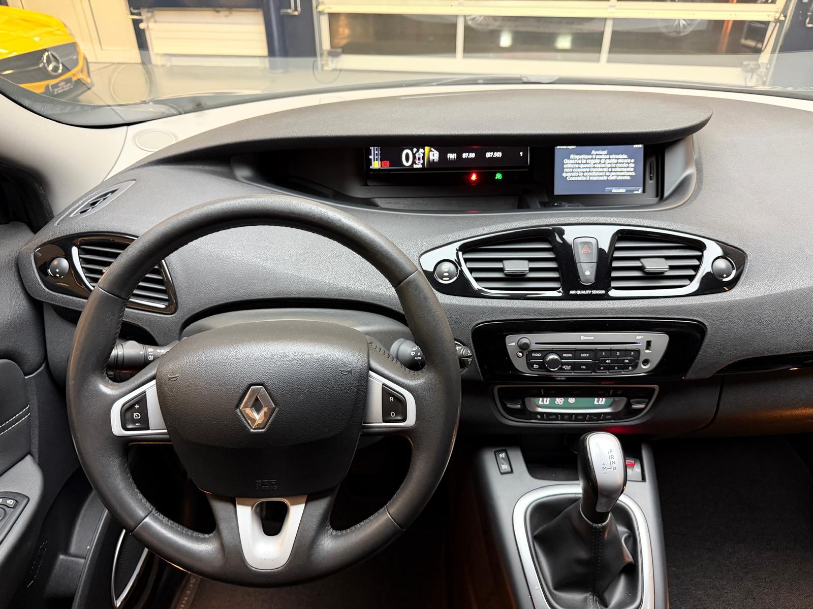 RENAULT Grand Scénic 2.0 dCi 150 Privilège 7P-image-12