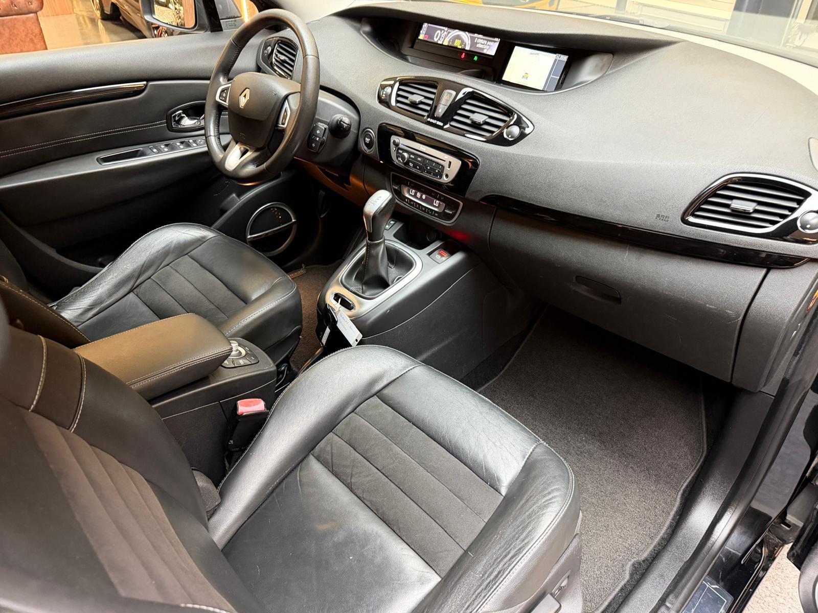 RENAULT Grand Scénic 2.0 dCi 150 Privilège 7P-image-15