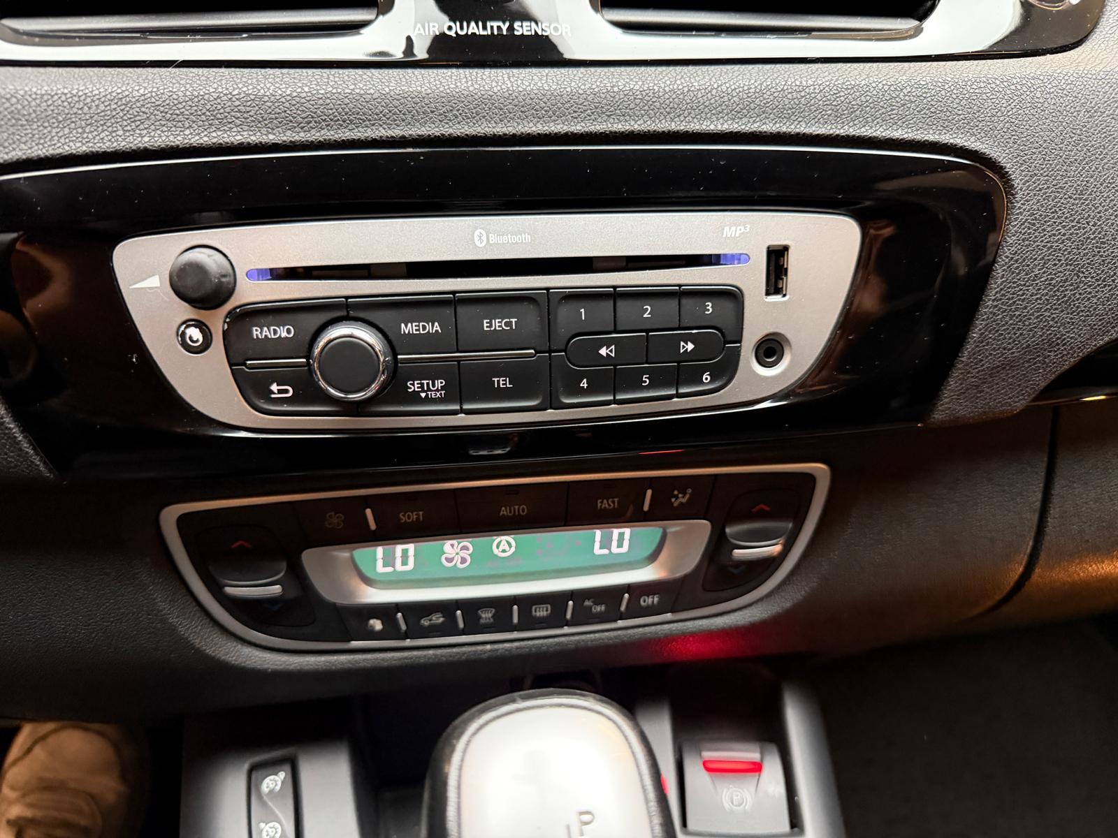 RENAULT Grand Scénic 2.0 dCi 150 Privilège 7P-image-22