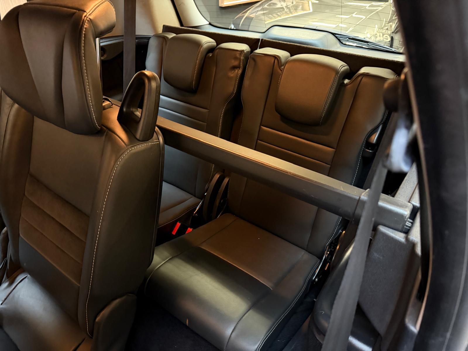 RENAULT Grand Scénic 2.0 dCi 150 Privilège 7P-image-19