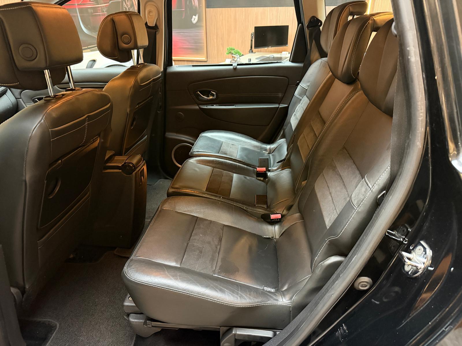 RENAULT Grand Scénic 2.0 dCi 150 Privilège 7P-image-18