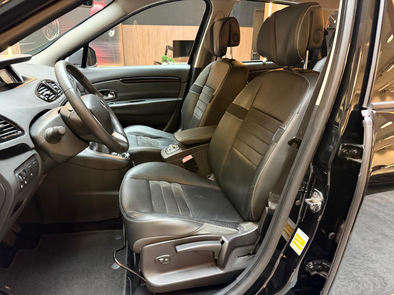 RENAULT Grand Scénic 2.0 dCi 150 Privilège 7P-image-14