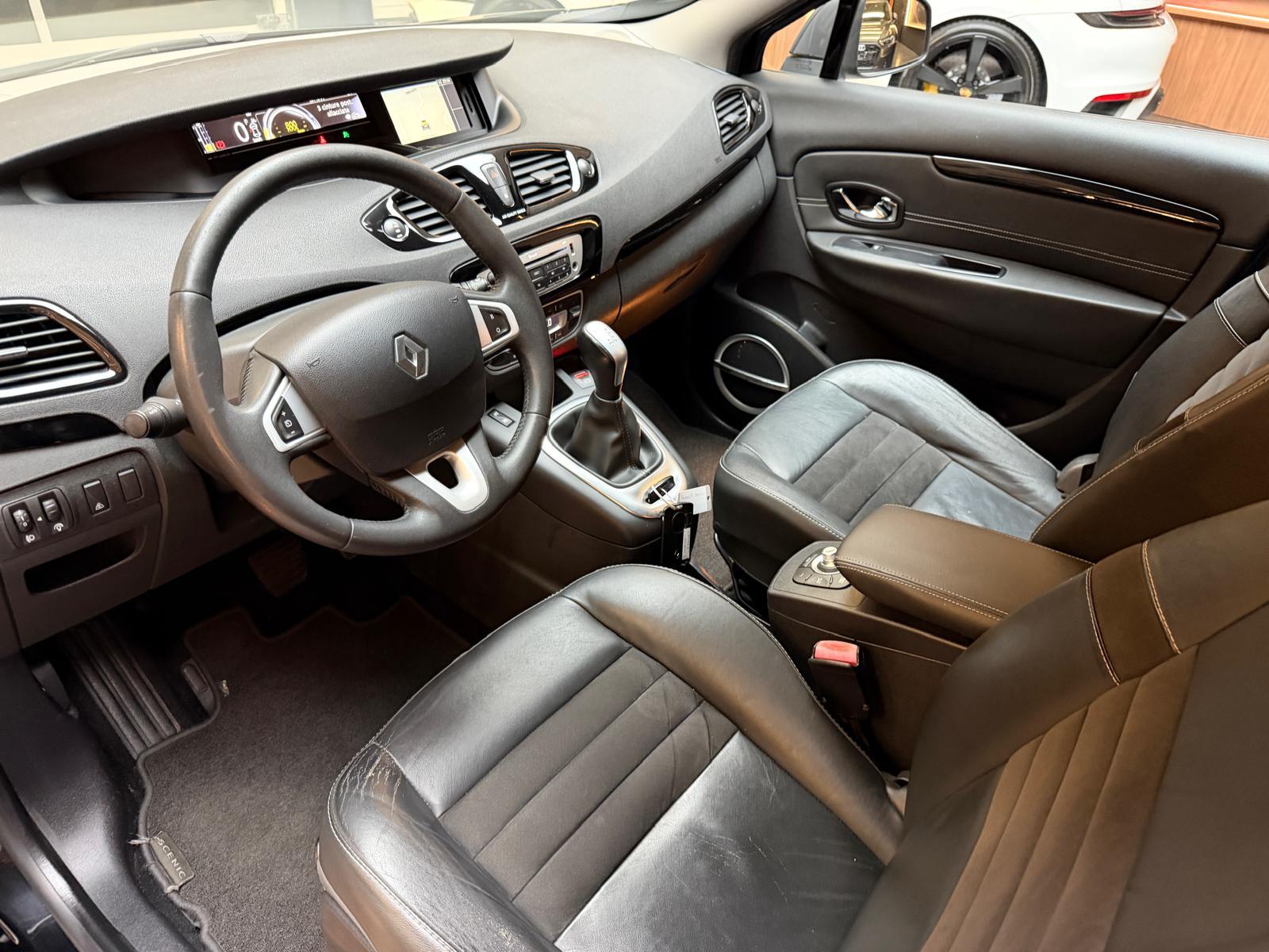 RENAULT Grand Scénic 2.0 dCi 150 Privilège 7P-image-13