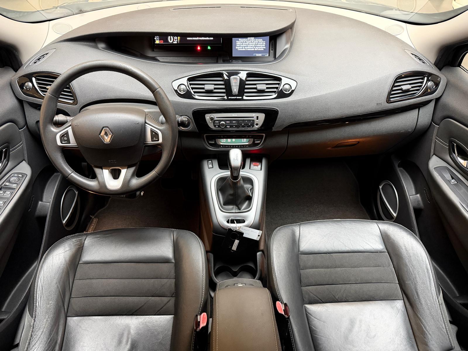 RENAULT Grand Scénic 2.0 dCi 150 Privilège 7P-image-11