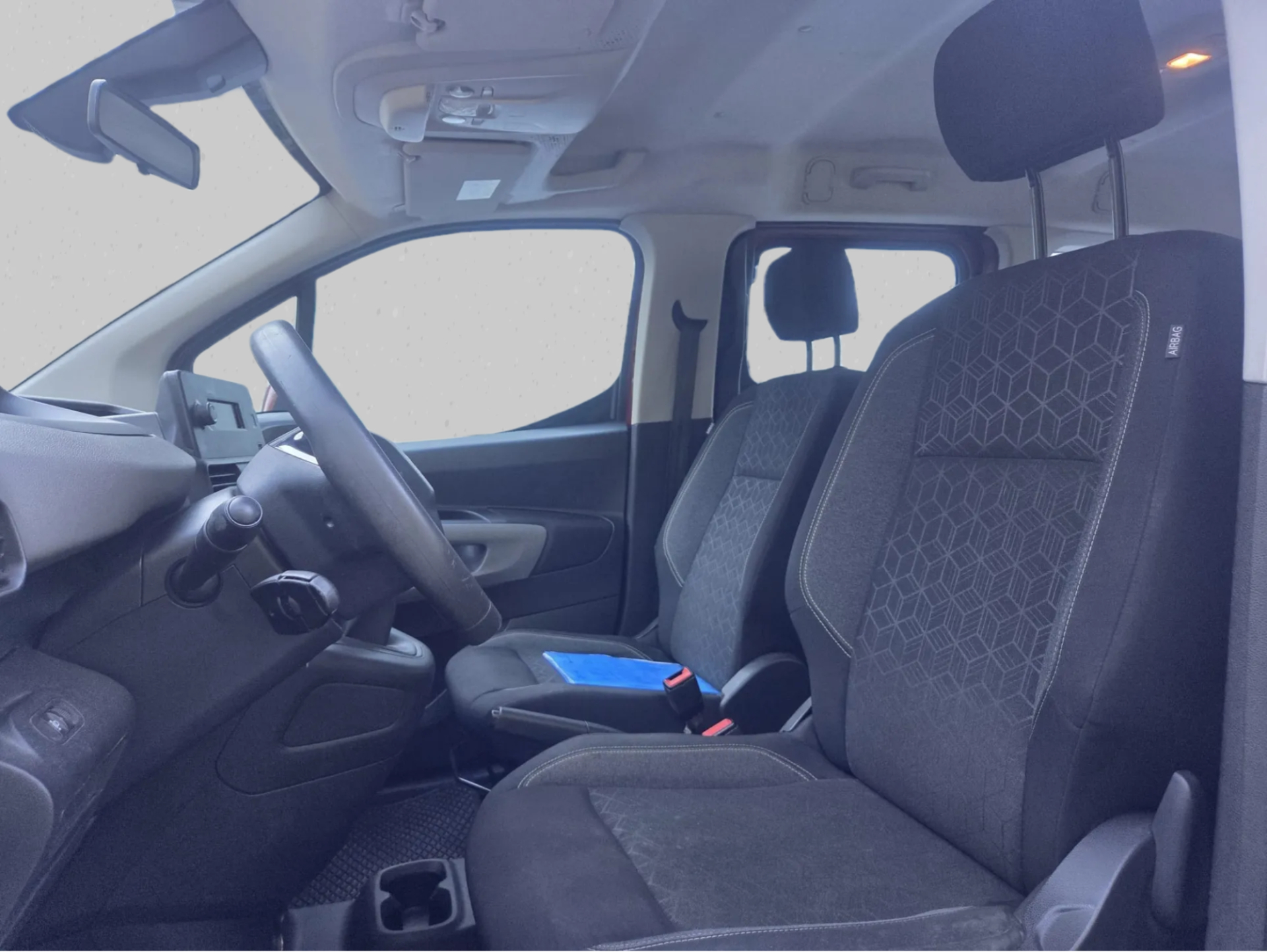 PEUGEOT Rifter 1.5 BlueHDi Active ** AHK * Crochet d'attelage * Frish MFK * Expertise du jour-image-6