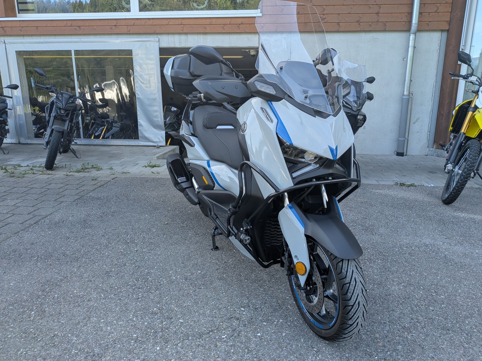 YAMAHA X-Max 300 Tech Max-image-1
