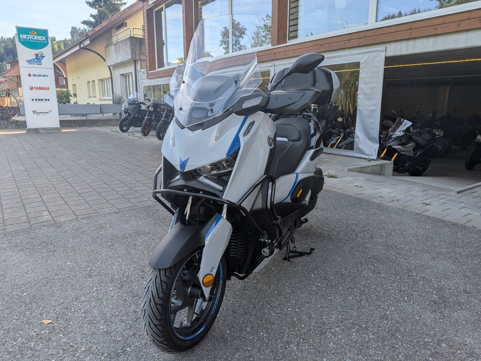 YAMAHA X-Max 300 Tech Max-image-2