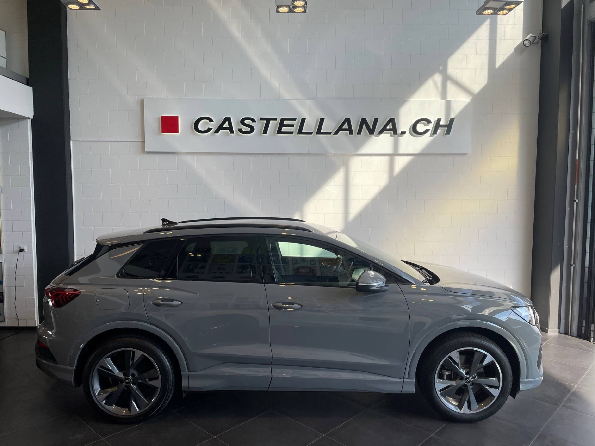 AUDI Q4 e-tron 35-showroom-element-1