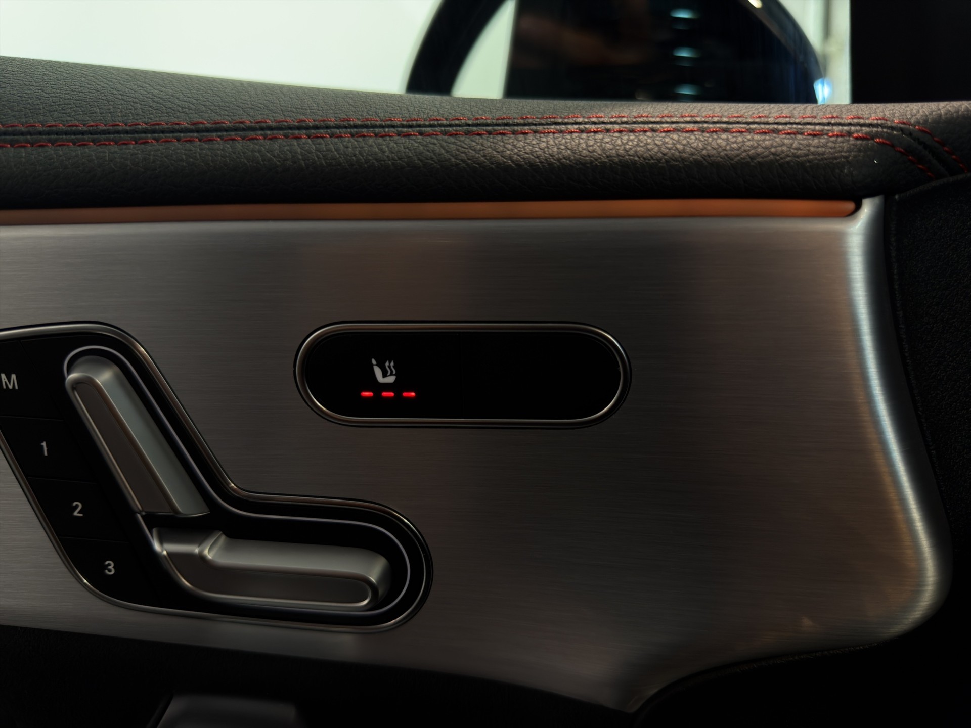 MERCEDES-BENZ CLA Shooting Brake 250 4Matic 7G-DCT AMG Line-image-25