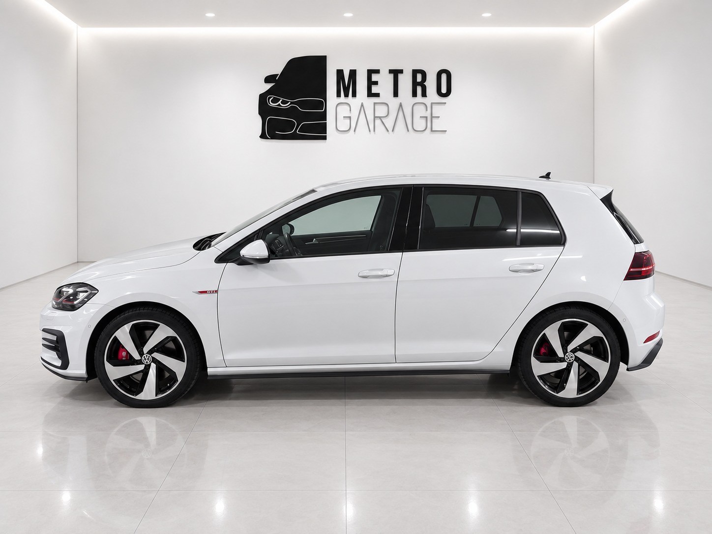 VW Golf 2.0 TSI GTI Performance DSG-showroom-element-1