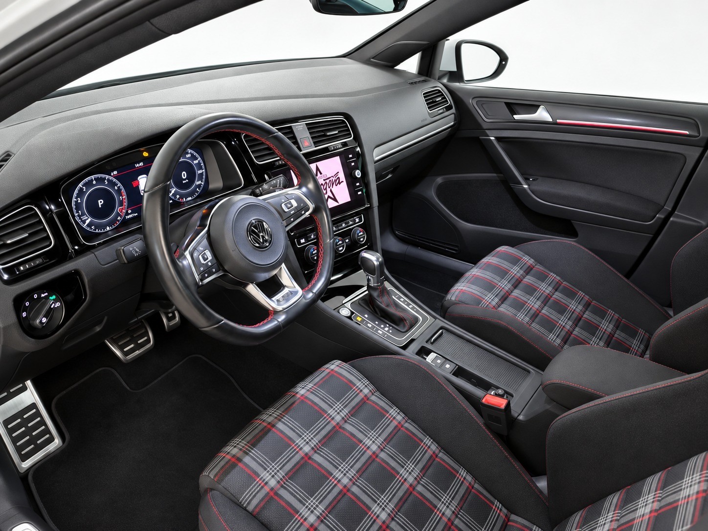 VW Golf 2.0 TSI GTI Performance DSG-image-11