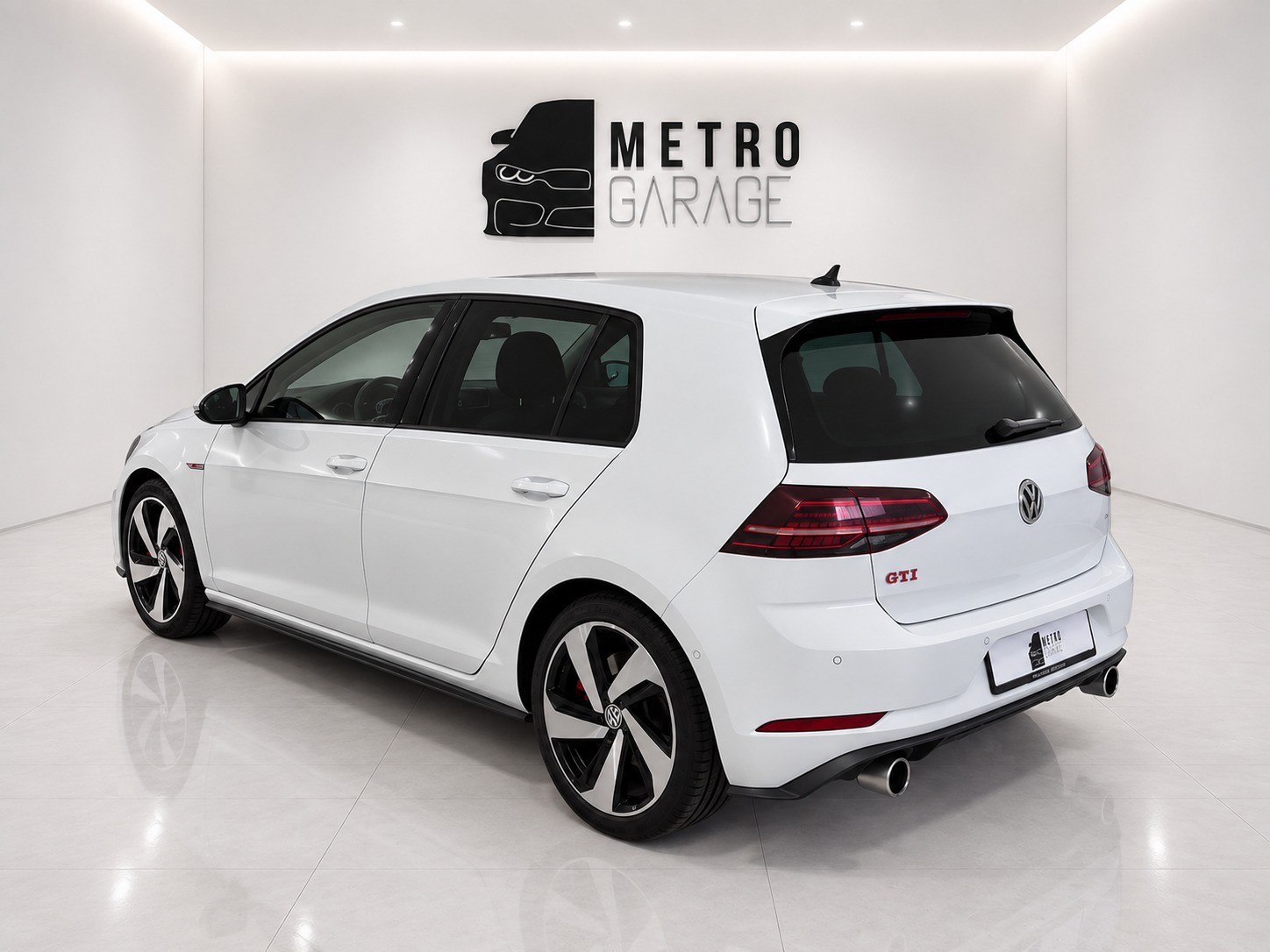 VW Golf 2.0 TSI GTI Performance DSG-showroom-element-2