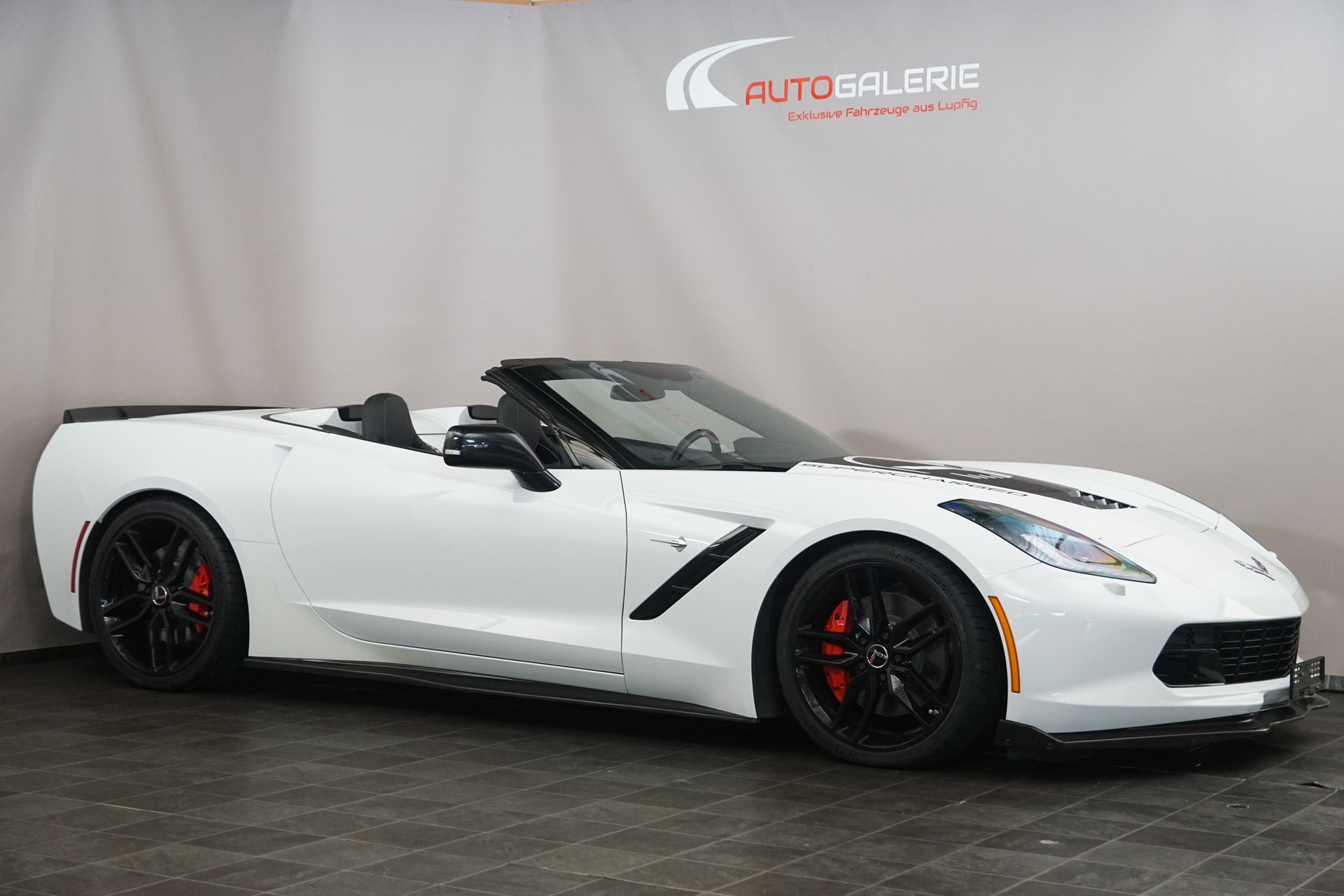 CHEVROLET Corvette Convertible Stingray-showroom-element-2